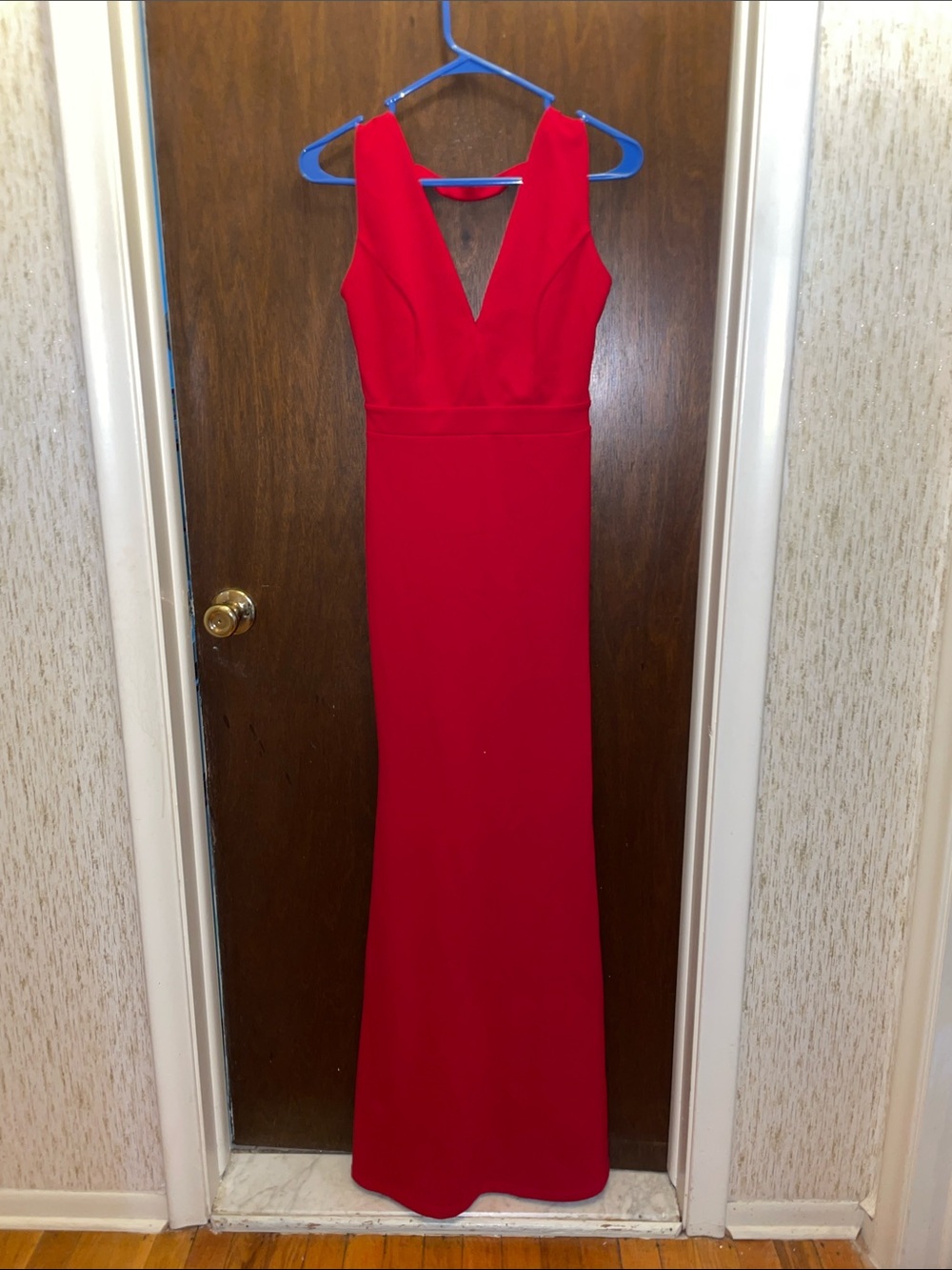 Windsor size 4 red maxi length evening dress